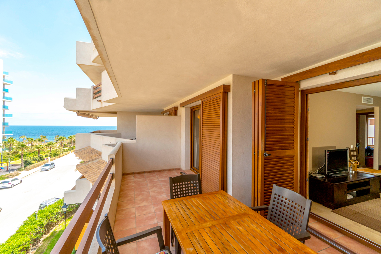 Nya lägenheter till salu 50 meter från havet i Punta Prima