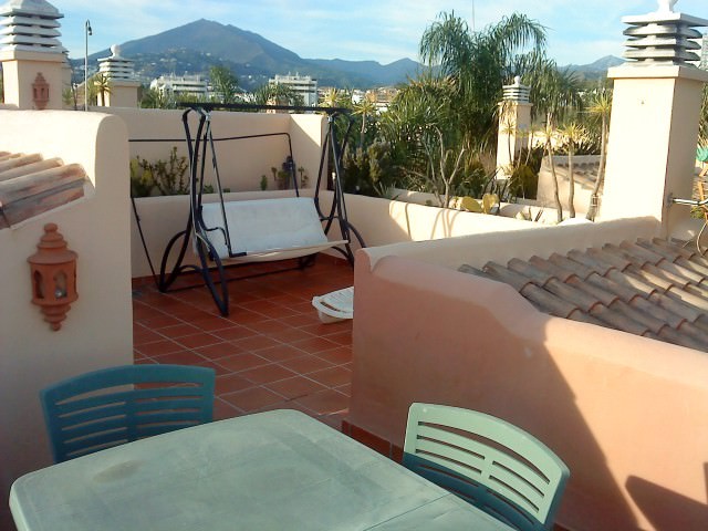 Härligt hörn-radhus på Puerto Banus Marbella - Spanska Fastigheter ...