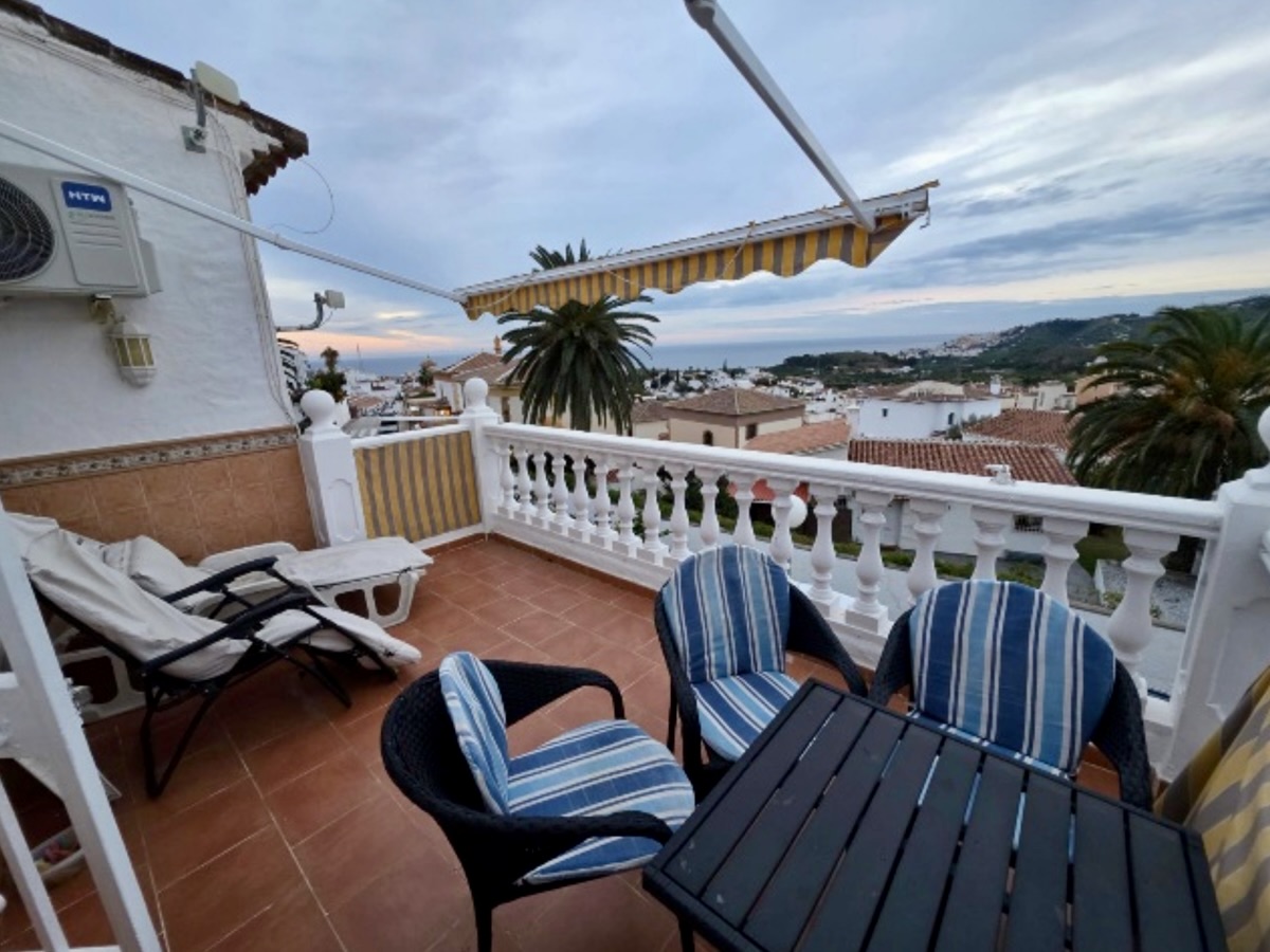  Nerja La Noriabölgesinde, teraslı, jakuzili ve ortak havuzlu şehir evi