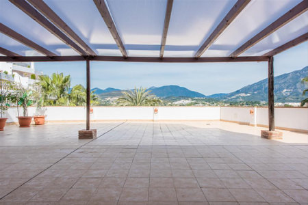 Lejlighed med 160 m2 terrasse – gåafstand til Puerto Banus!