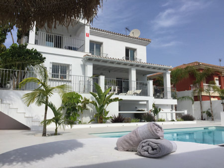 Stor fritliggende villa med pool nær Fuengirola – stor grund