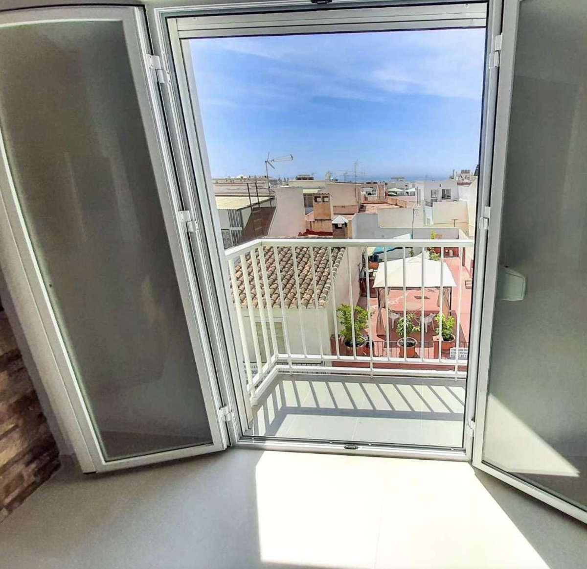 Huoneisto Nerja keskustassa – 2 makuuhuonetta ja merinäköala