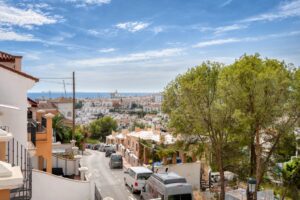 Namas Burriana mieste su 5 miegamaisiais – Nerja