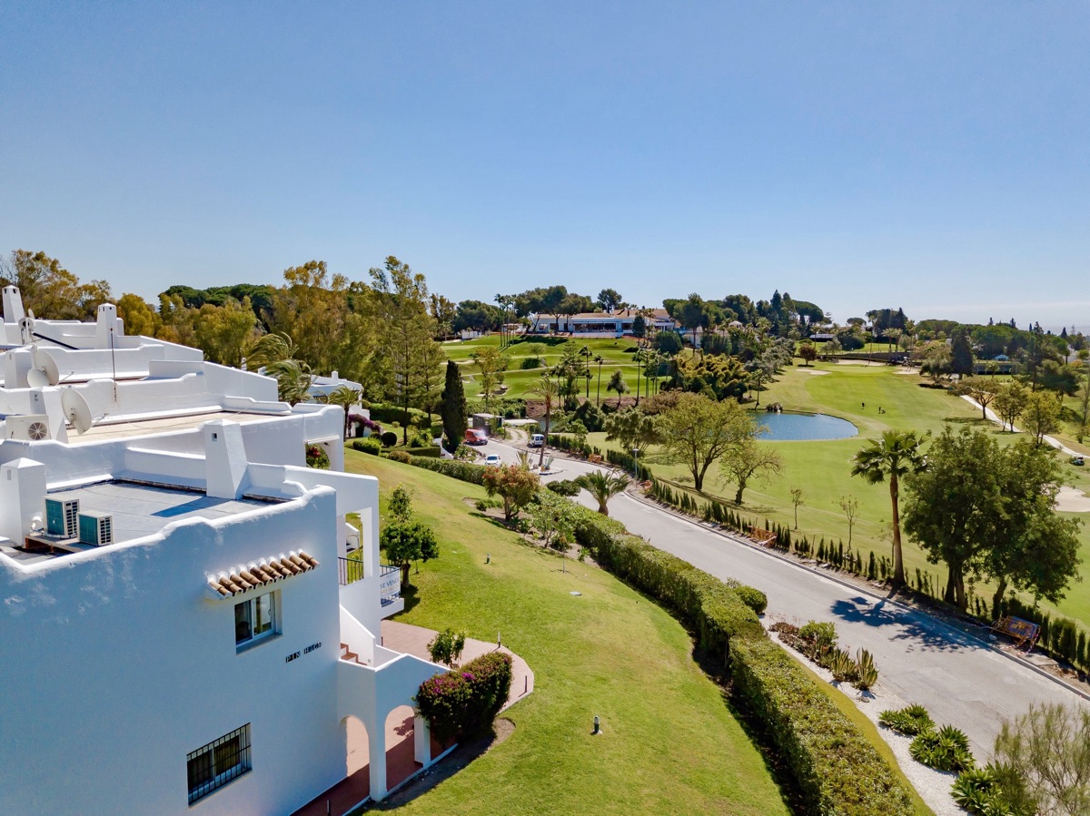 Radhus till salu Nueva Andalucia – Aloha Golf
