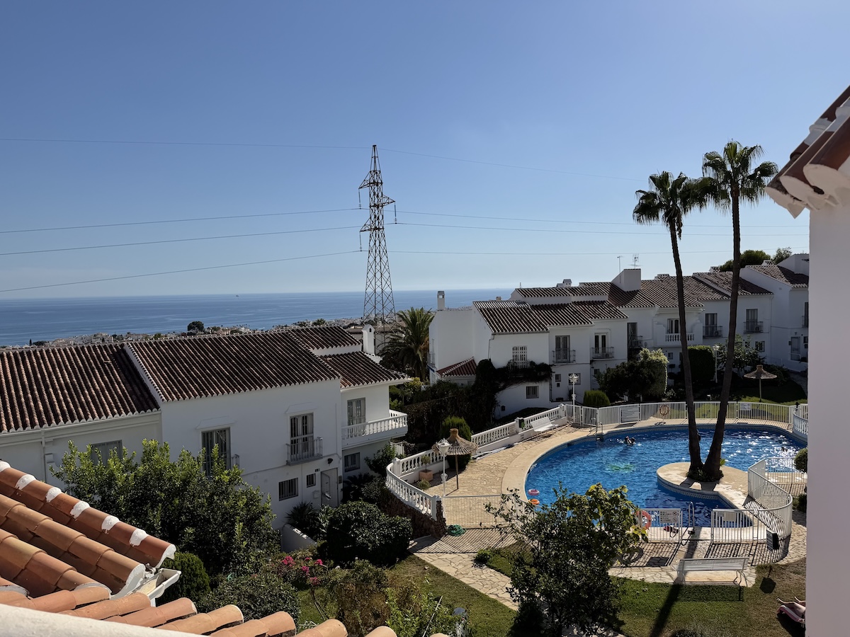 Radhus i Jardines de Nerja med takterrass (+ separat lägenhet)