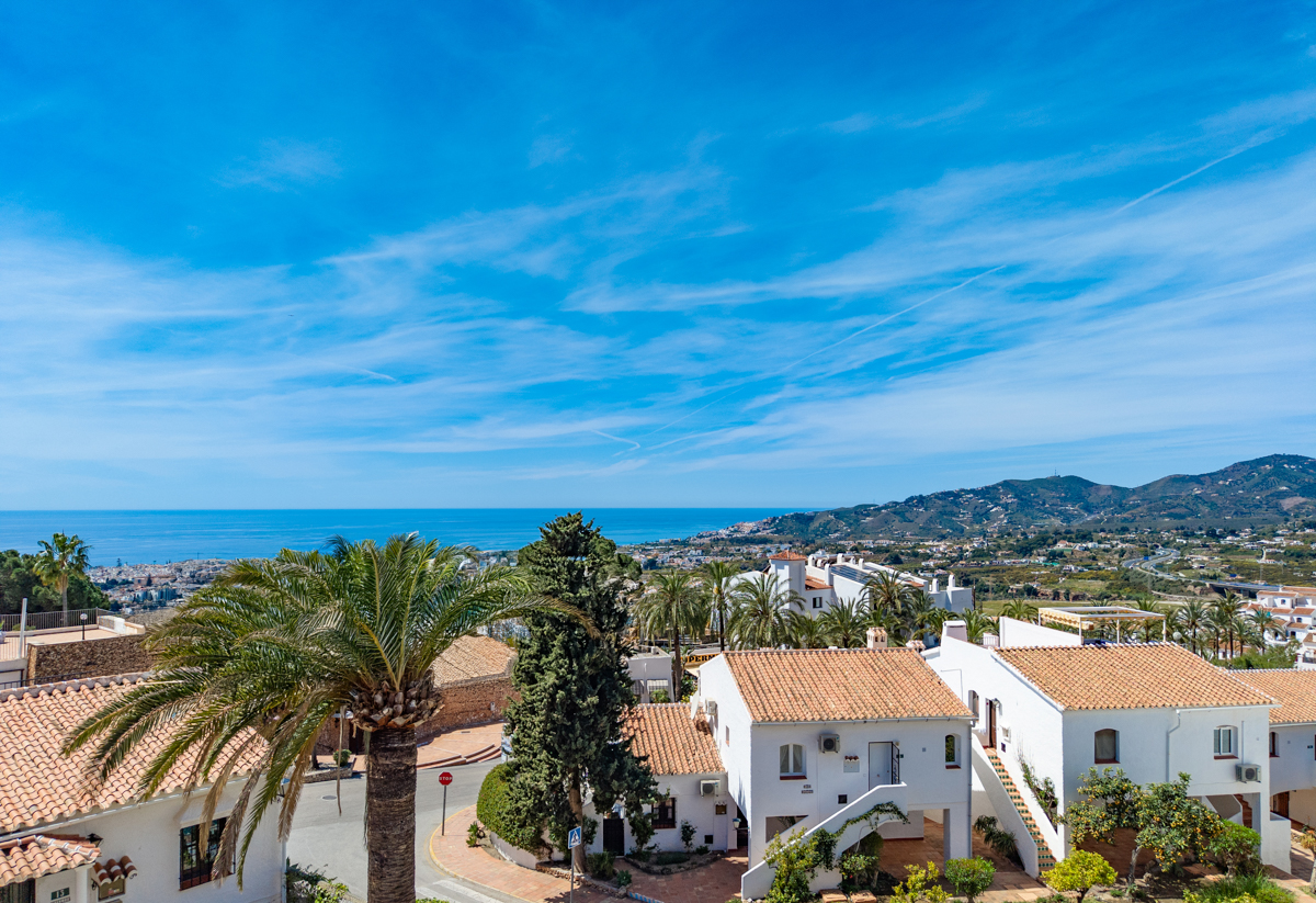 Fin utsikt från detta objekt i bra läge San Juan de Capistrano – takterrass