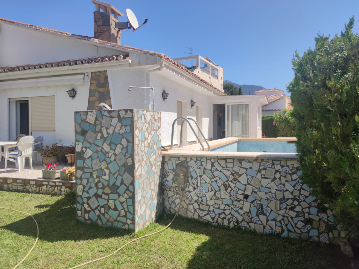 Villa for sale in Parador Nerja - private pool