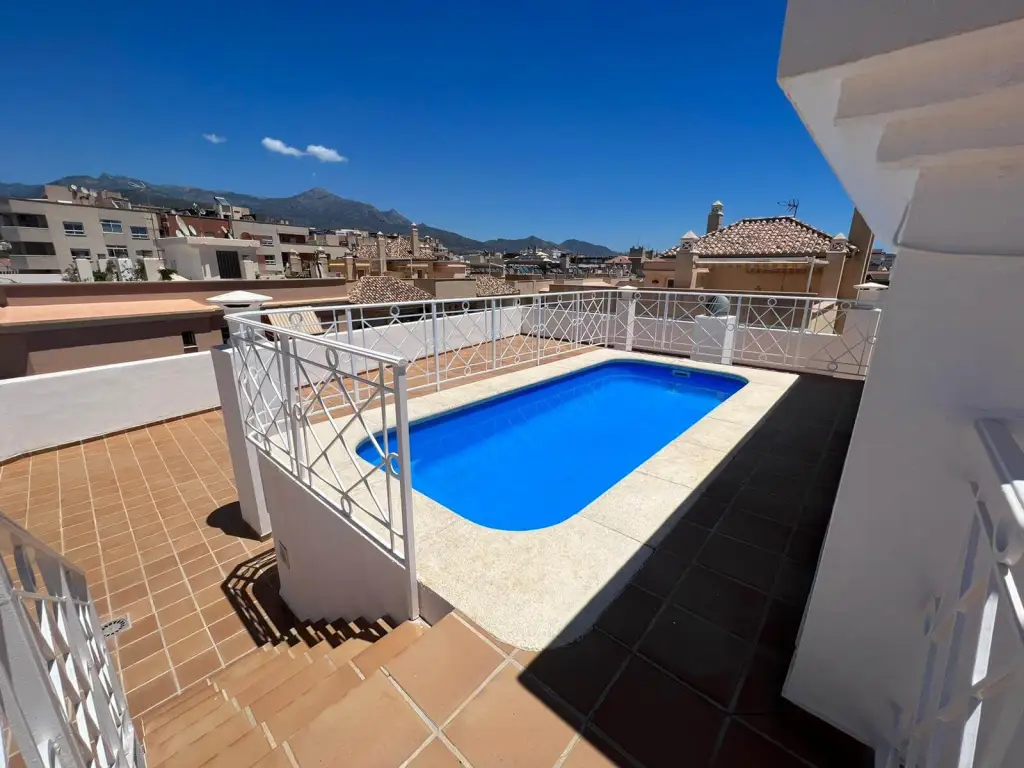 Central apartment with access to rooftop pool in Nerja