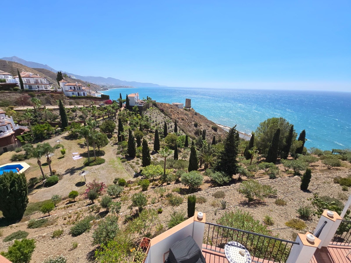 Bungalow hus med fri havsutsikt i Ladera del Mar 2 nära Nerja