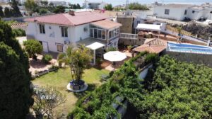Vilă cu vedere la mare, piscină privată și apartament separat pentru oaspeți în Torrox Costa