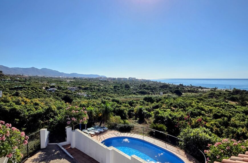 Villa con piscina e terreno di 8.400 m² con alberi di avocado a Nerja